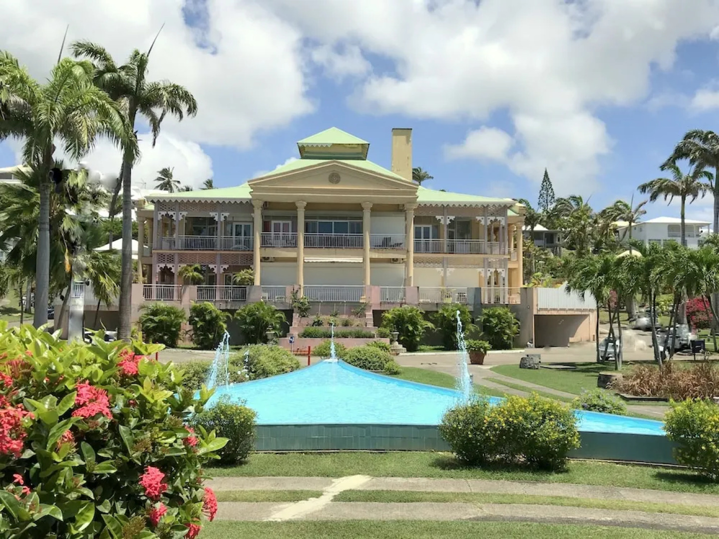 Ti. Maanga vue mer et pieds dans l'eau