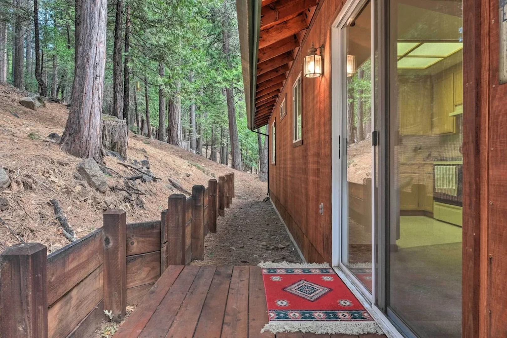 4 Mi to Big Tree State Park: Serene Cabin w/ Deck
