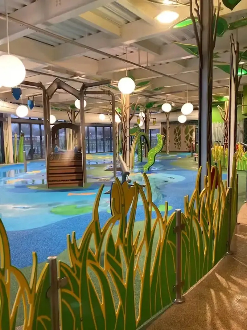 Caravan-sleep8-hottub-freep-balcony-familyfriendly