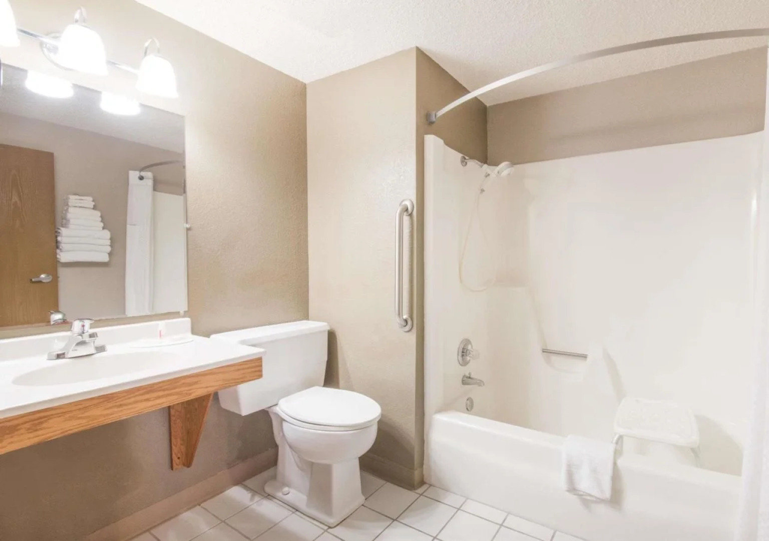 Super 8 by Wyndham Jamestown