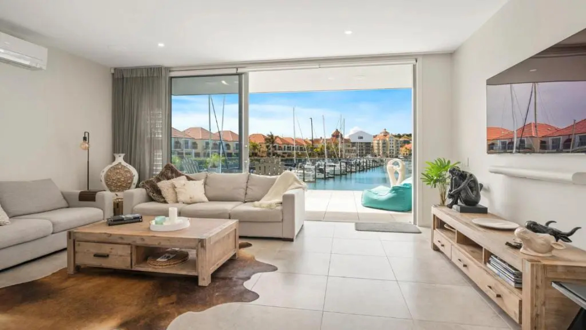 Tranquility Waters - Whangaparaoa Holiday Home