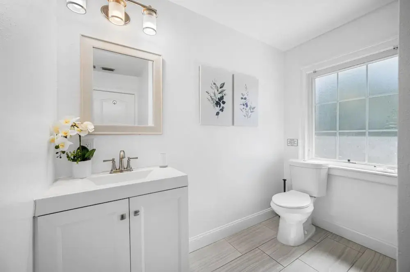 Exquisite Bayview Villa With Pool and Games!