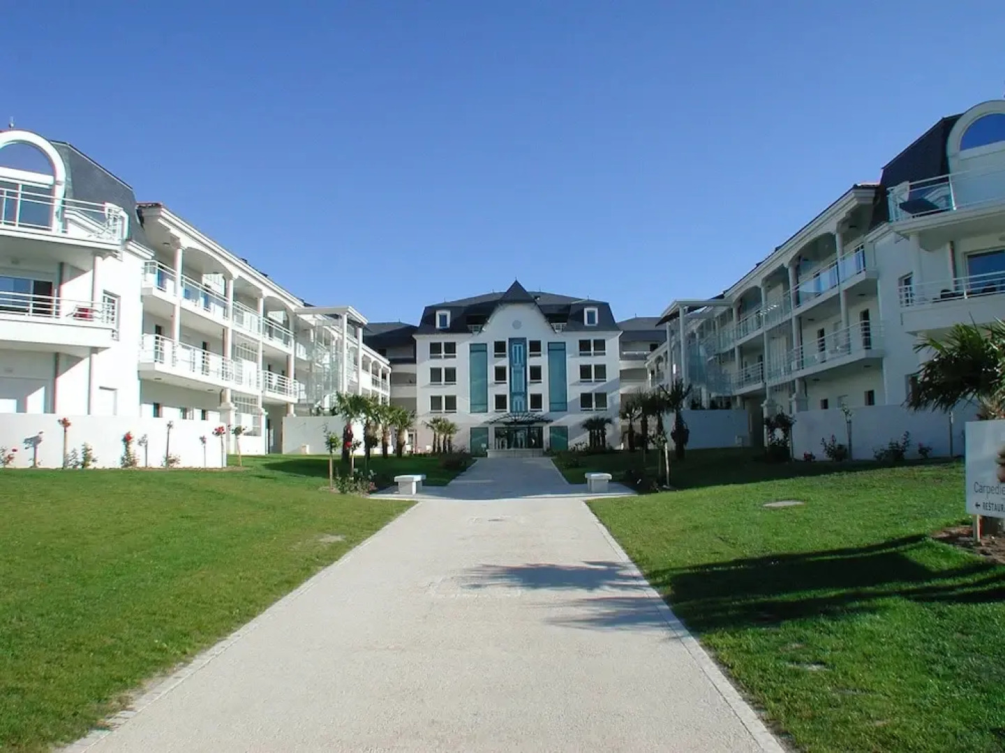 Spacious Villa With a Private Pool on a Golf Course in Loire