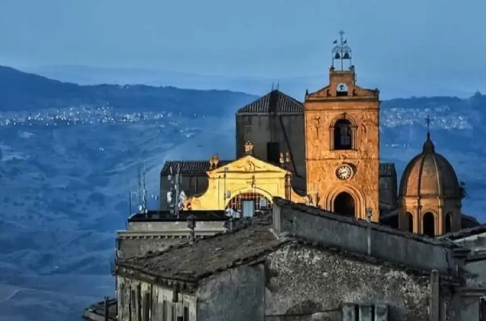 House With 2 Bedrooms in Troina, With Enclosed Garden Near the Beach