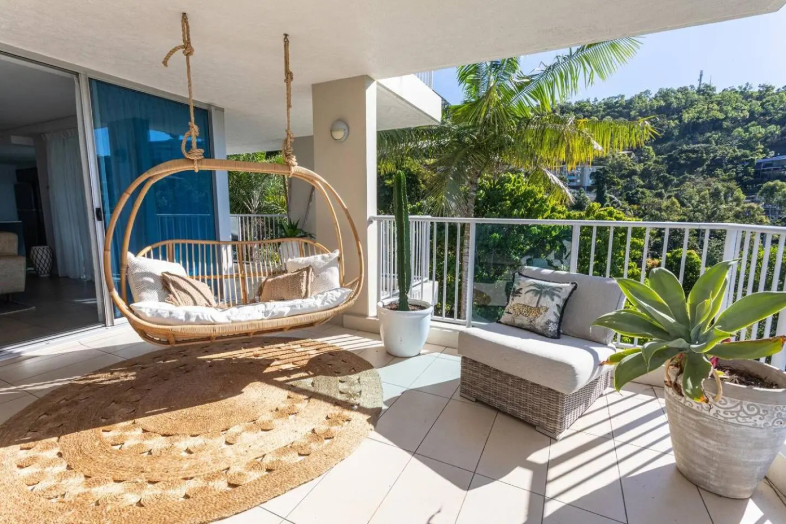 Whitsunday view BOHO apartment in Airlie Beach