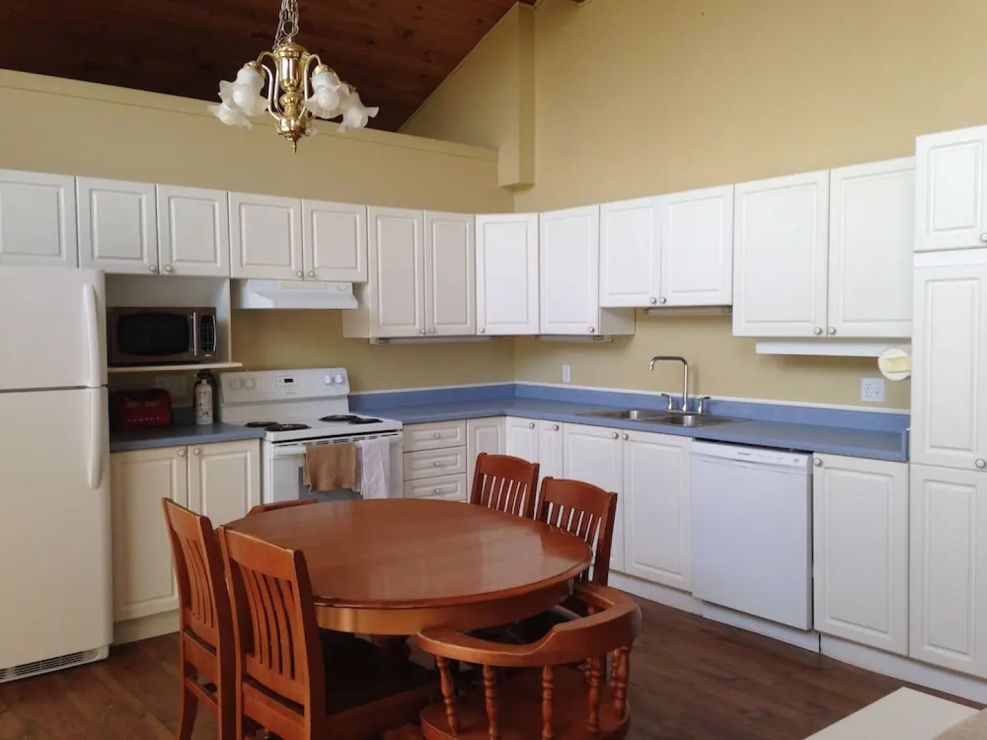 Warbler's Roost Country Inn B&B