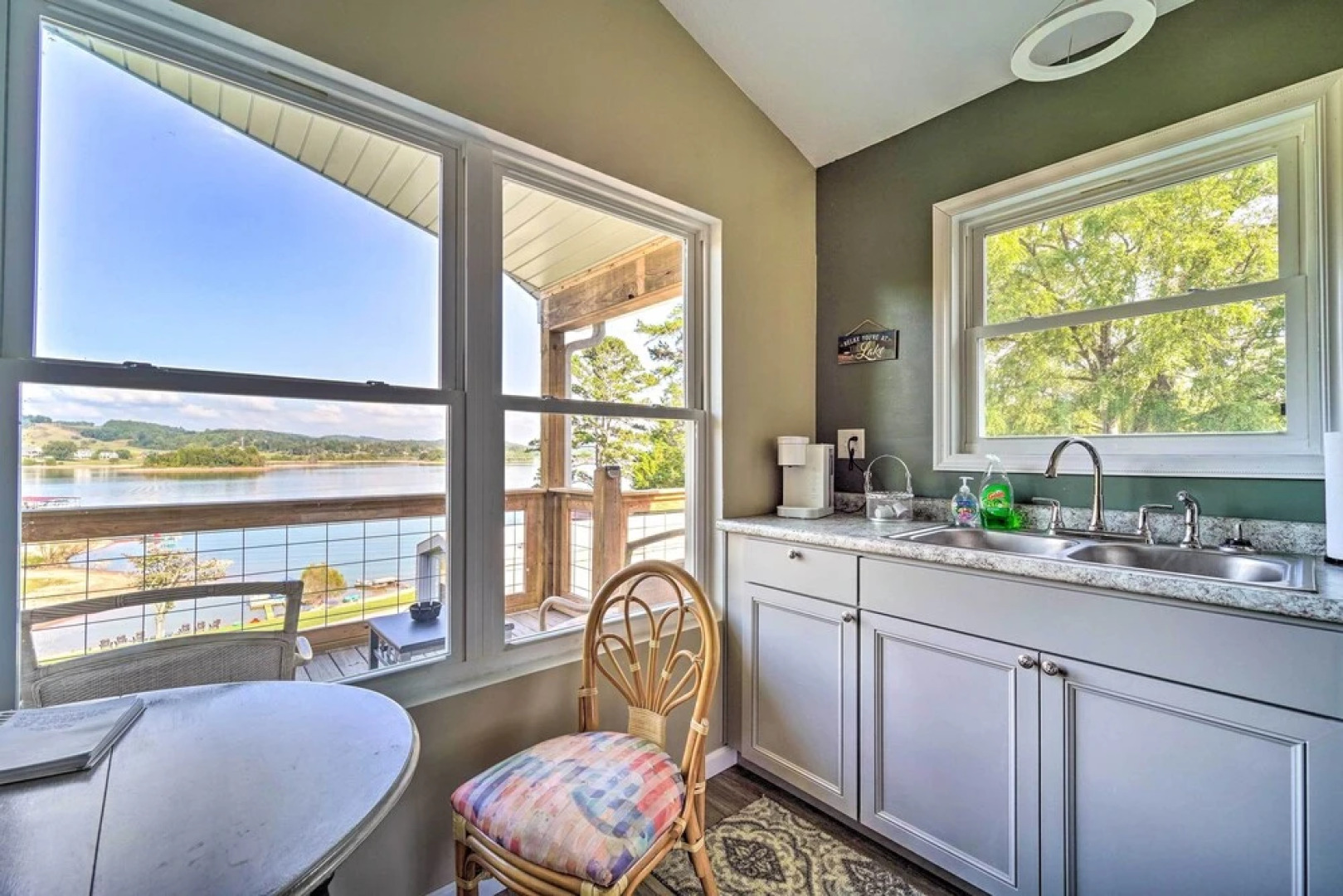 Bean Station Cottage: Unobstructed Lake Views