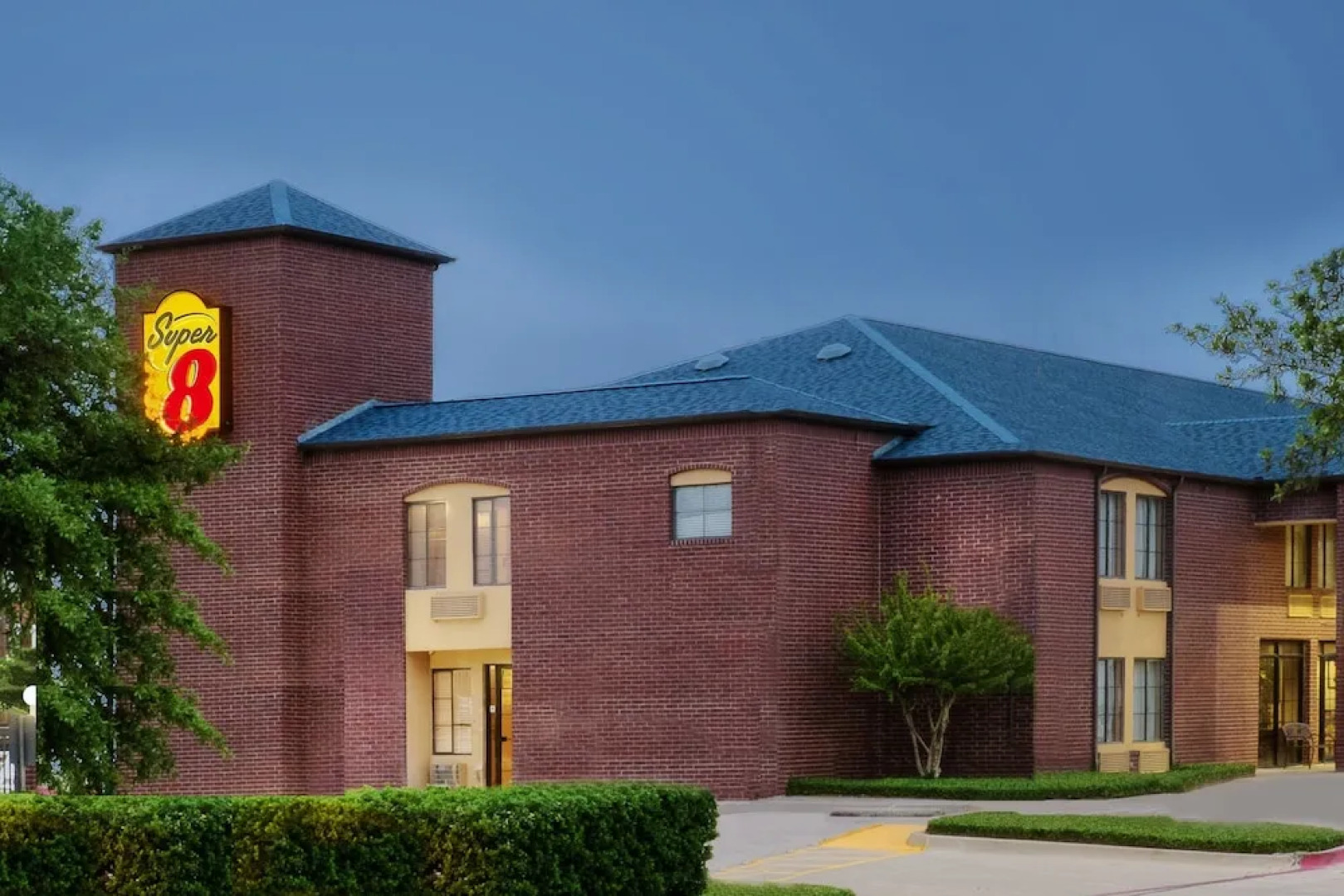 Super 8 Farmers Branch/north Dallas