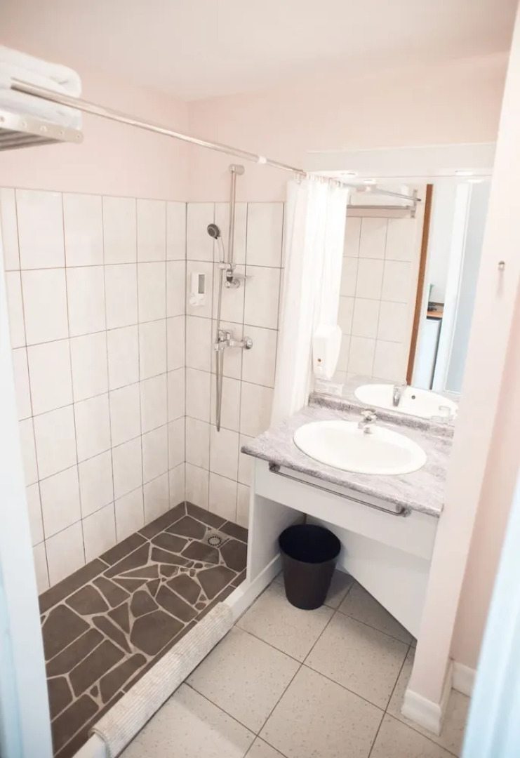 Tiki Hotel - Hospitality School of Tahiti