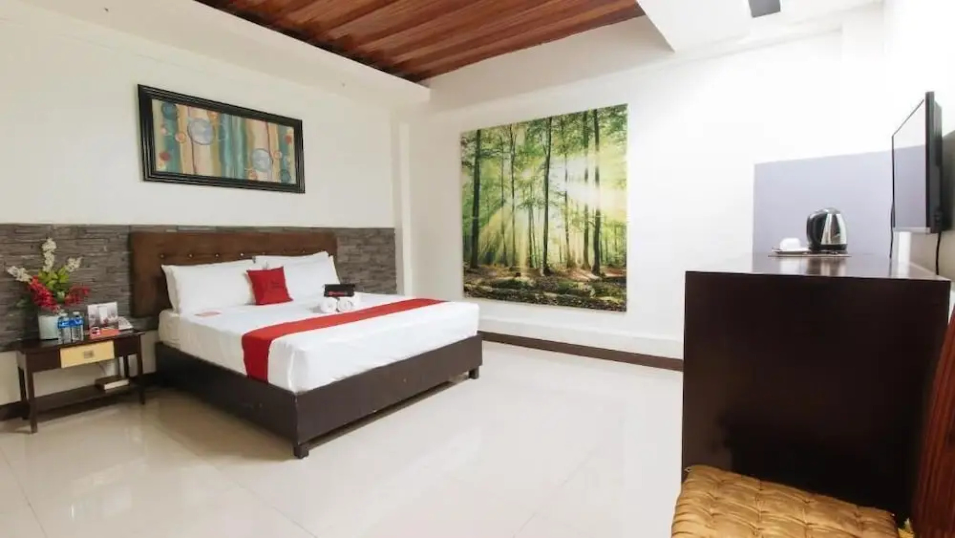 RedDoorz Plus @ Melsol Metro Vigan