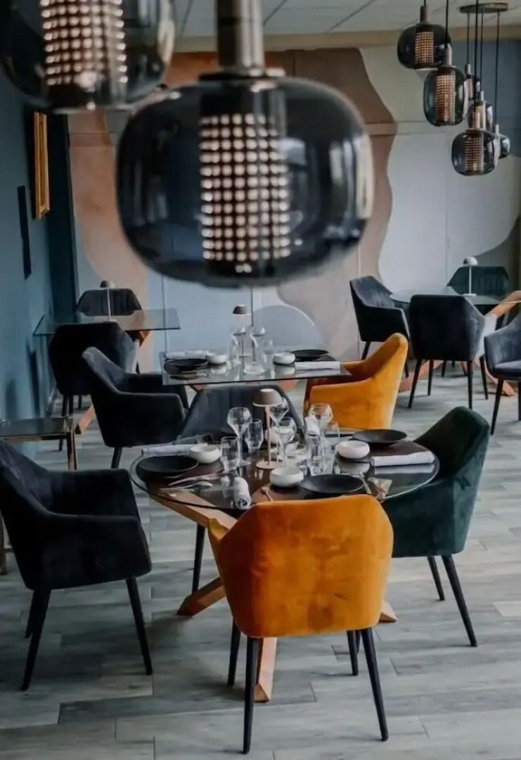 Logis Hôtel Restaurant Les Glycines