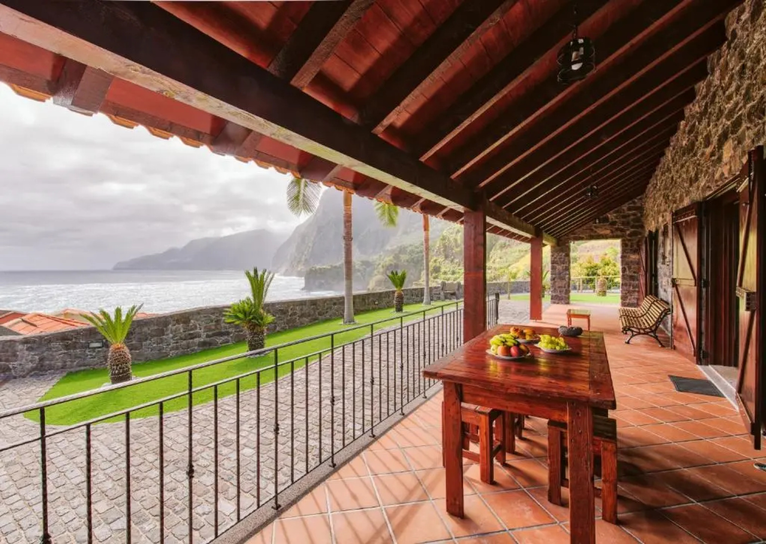Seixal Sunny Villa