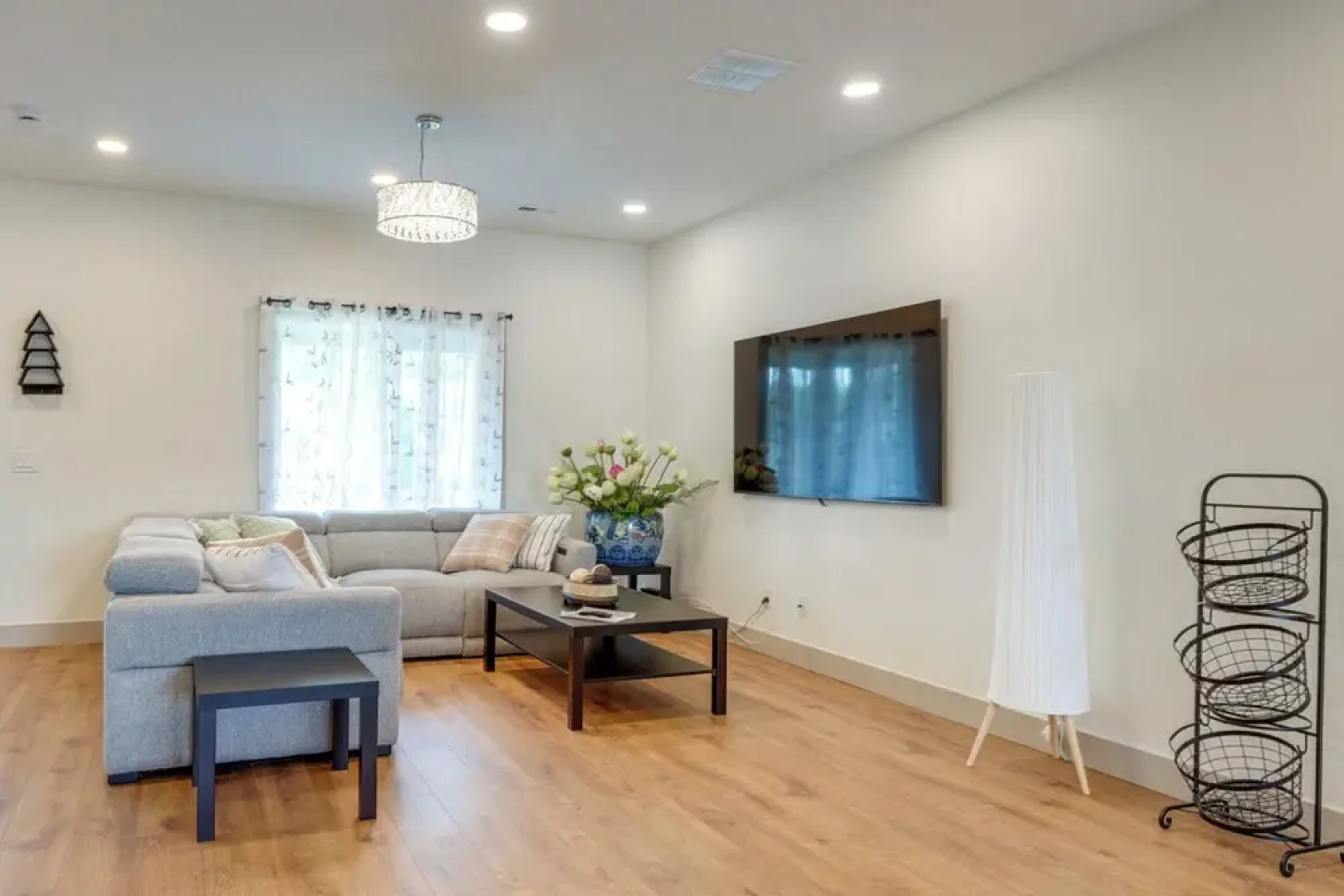 1 Mi to Downtown: New Albany Home w/ Yard