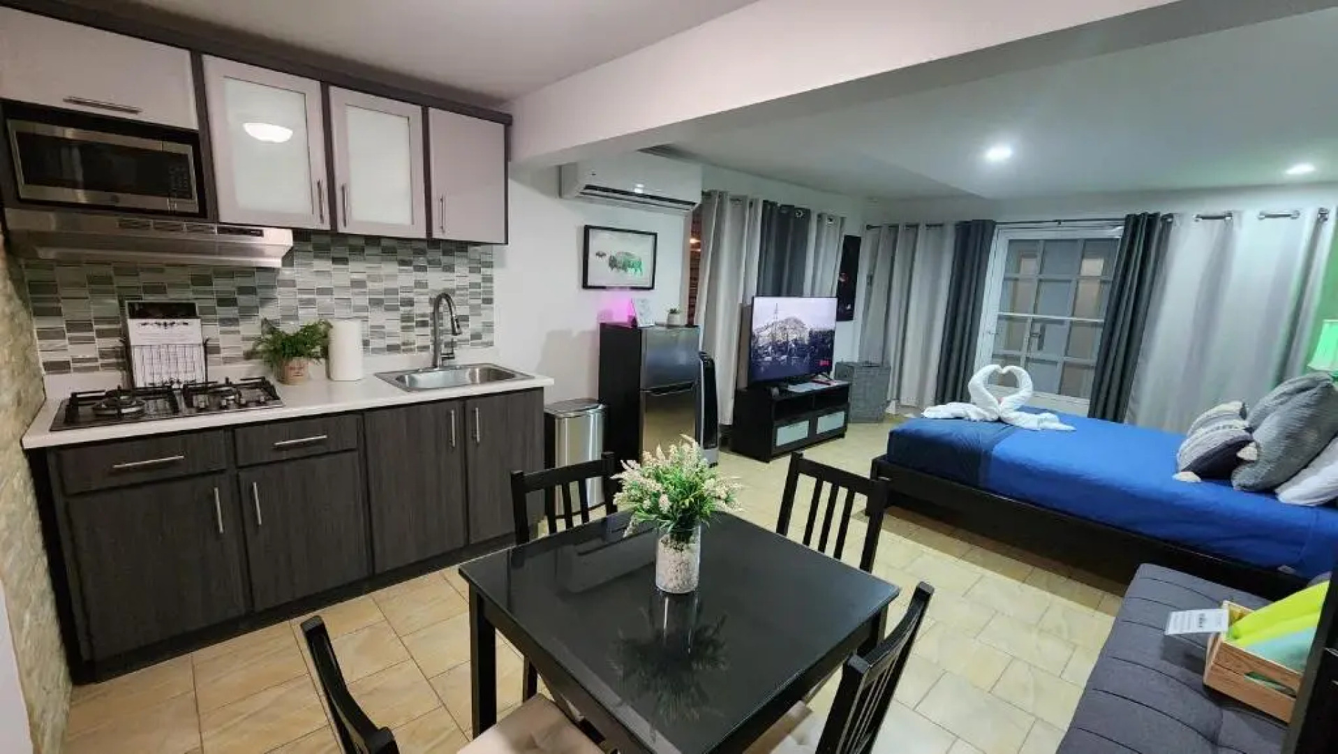 Palm's Luxury Suite with Private Jacuzzi