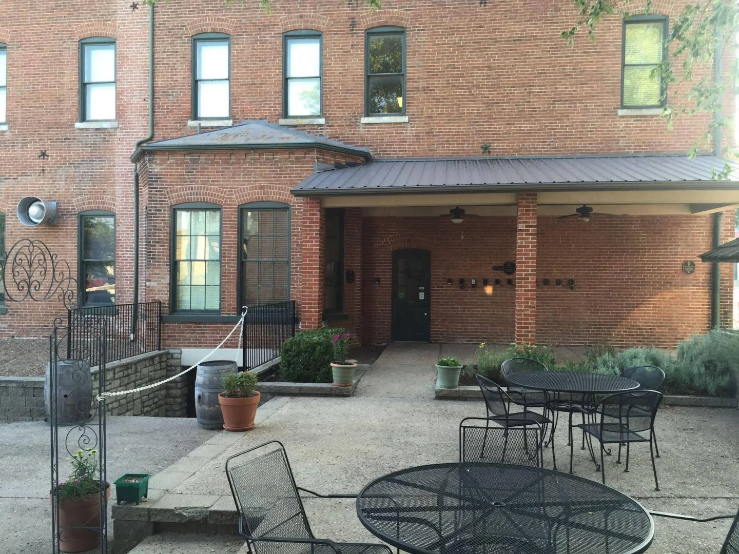 Hermann Crown Suites