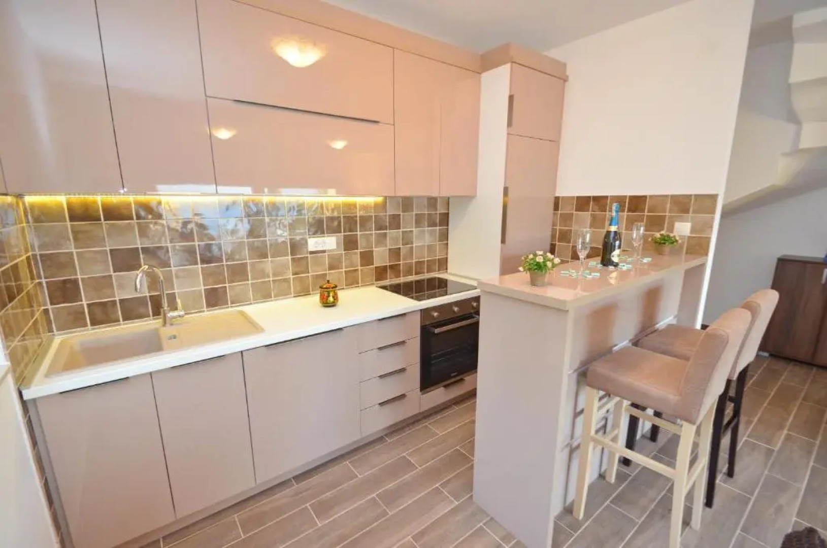 Leut Stone Residence