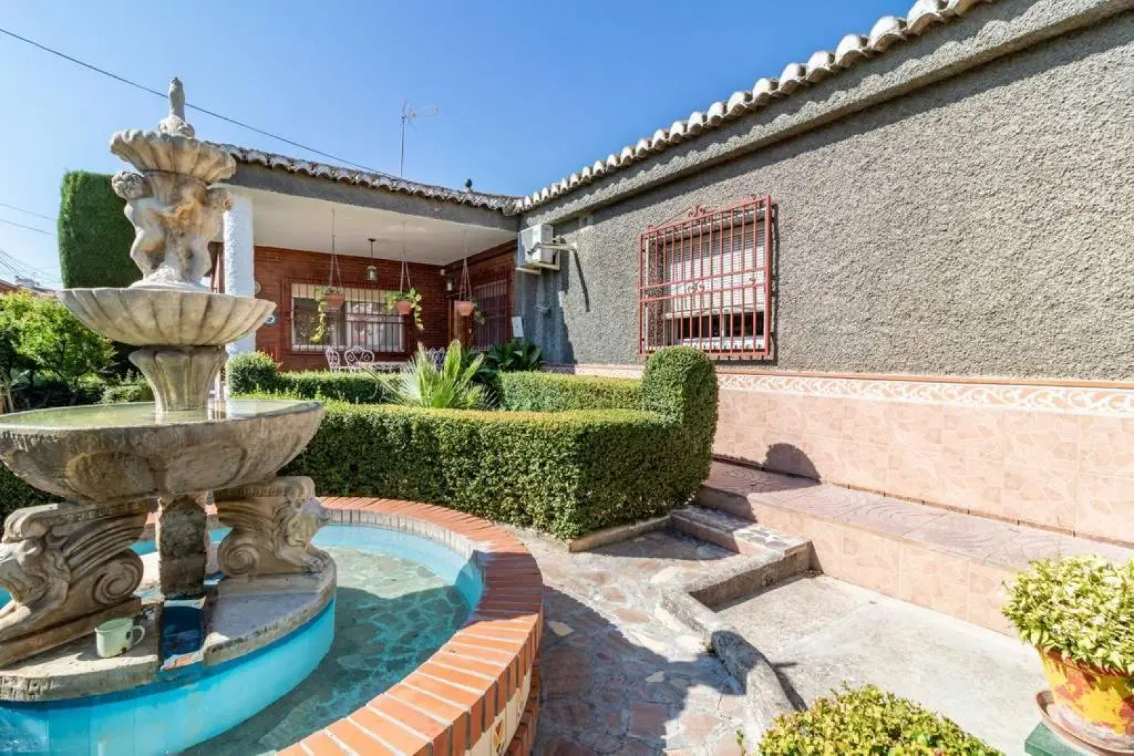 Chalet acogedor con piscina muy cerca de Granada