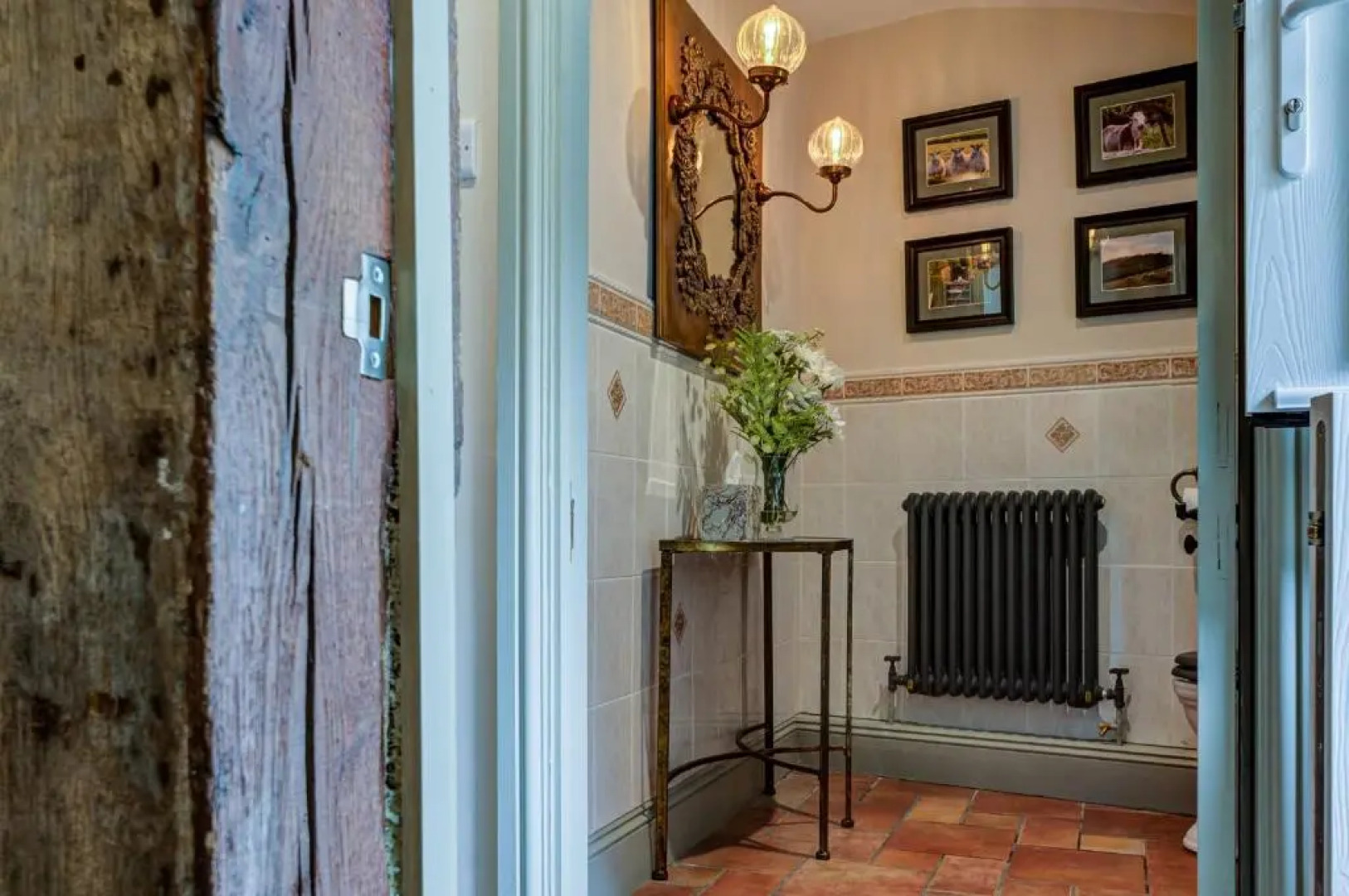 Chic Georgian town house in Cotswold town centre