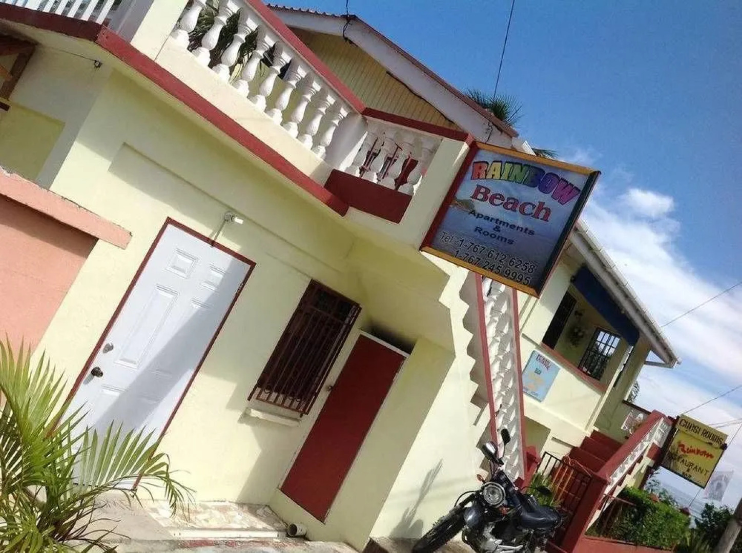 Rainbow Beach Apartments & Rooms