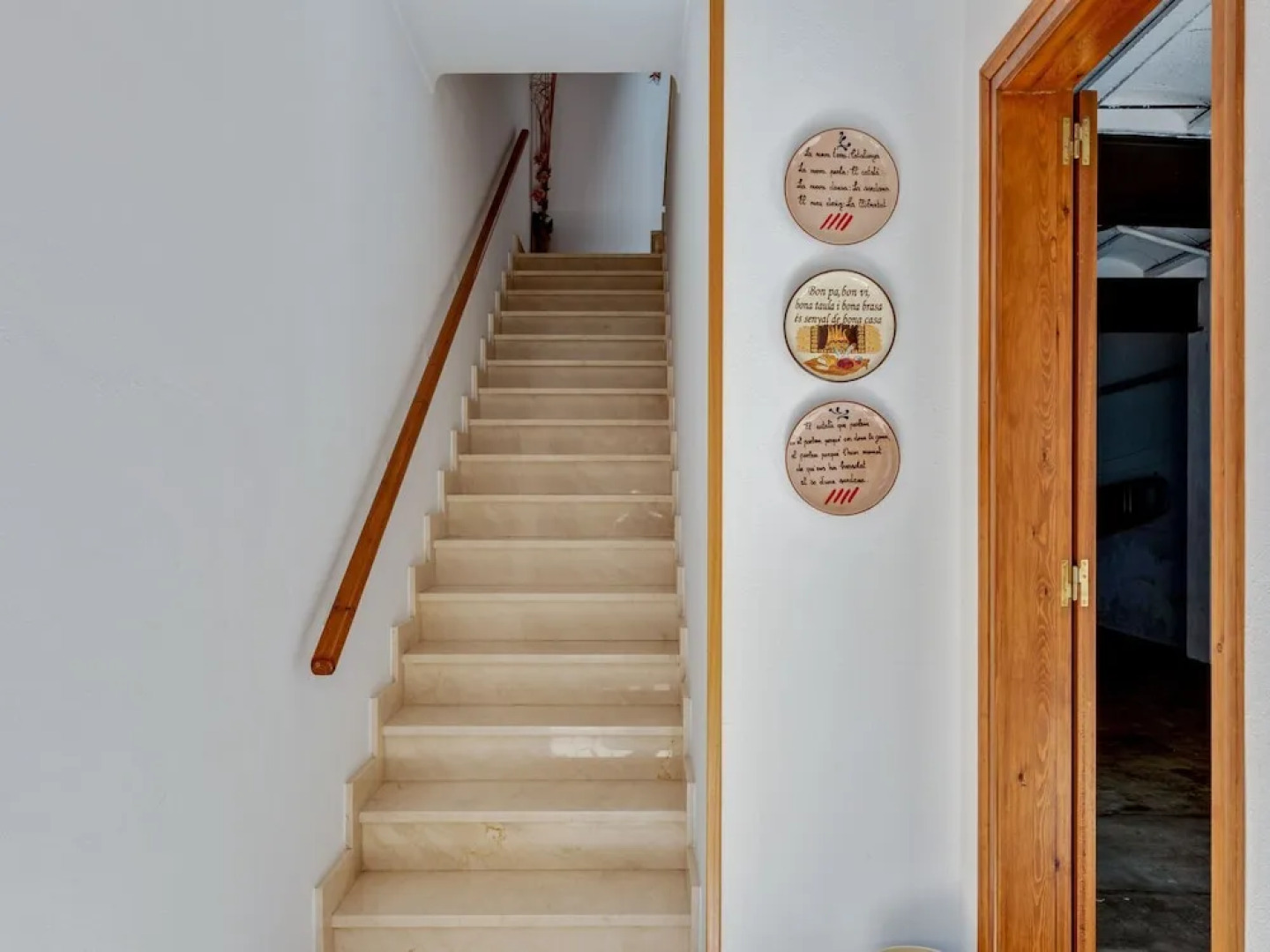 Splendid Mansion in Palau-Saverdera near Sea