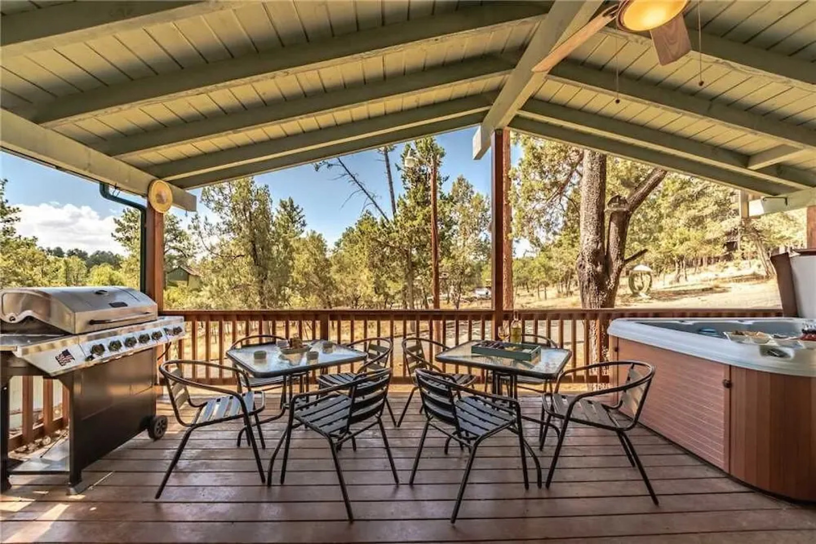 Wild Horse Retreat - Two Bedroom Cabin with Hot Tub