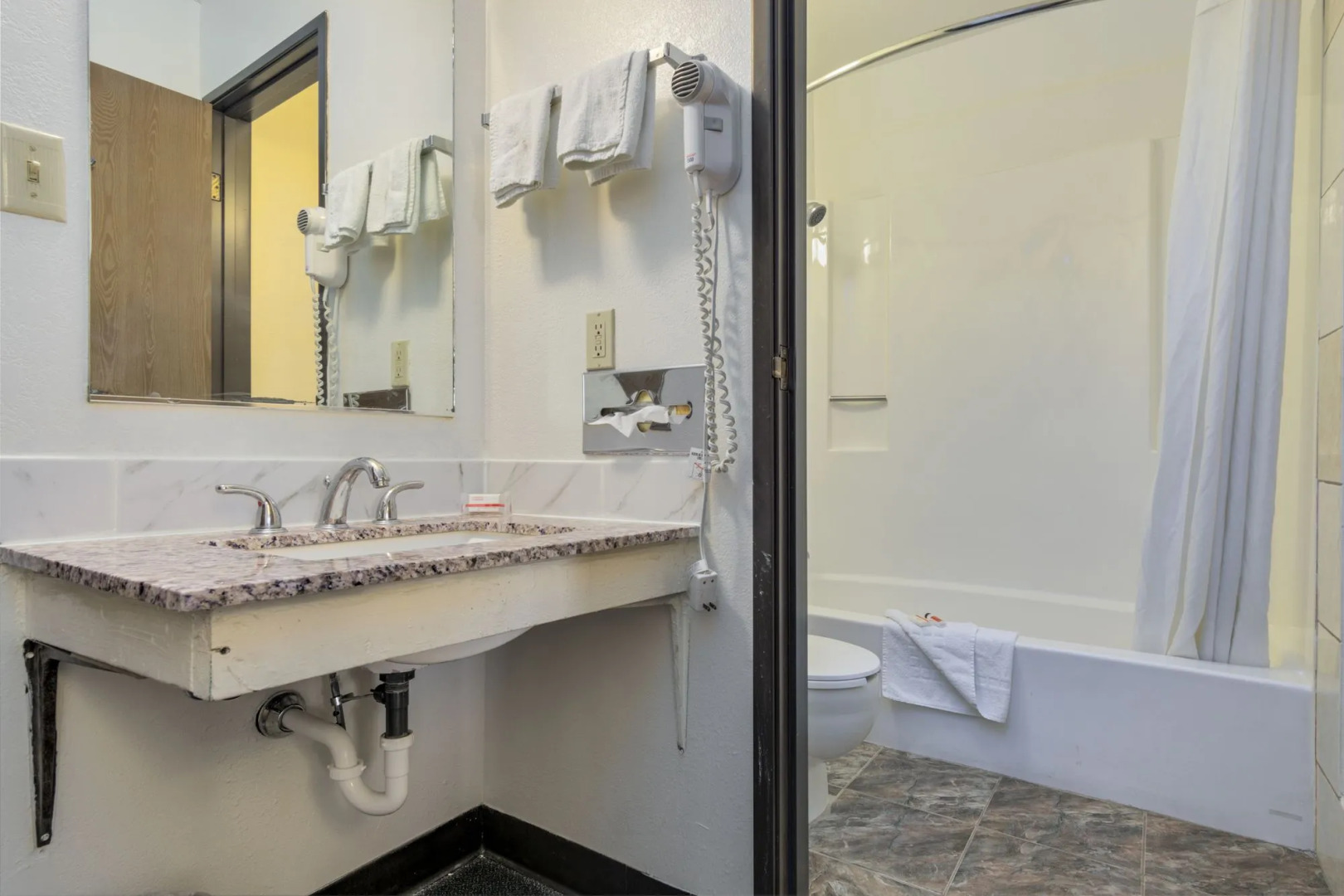 Super 8 By Wyndham Limon