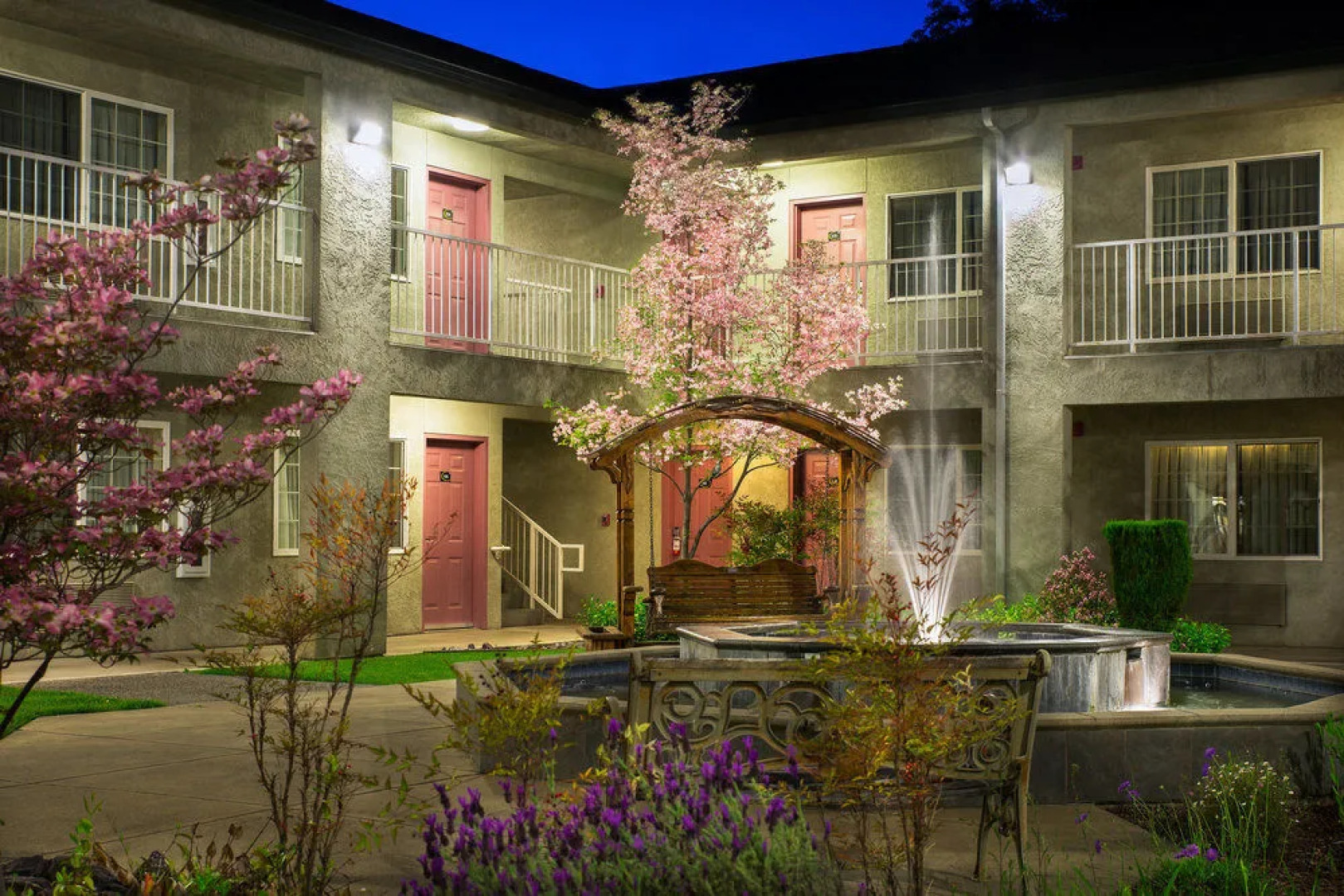 Creekside Inn & Suites