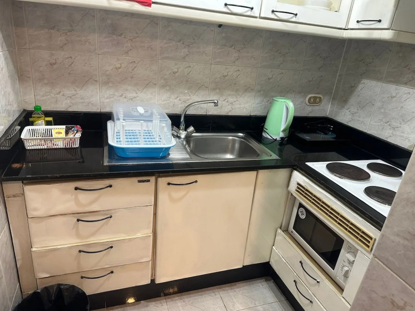 Апартаменты Omni Tower Direct Rooms Sukhumvit Soi 4