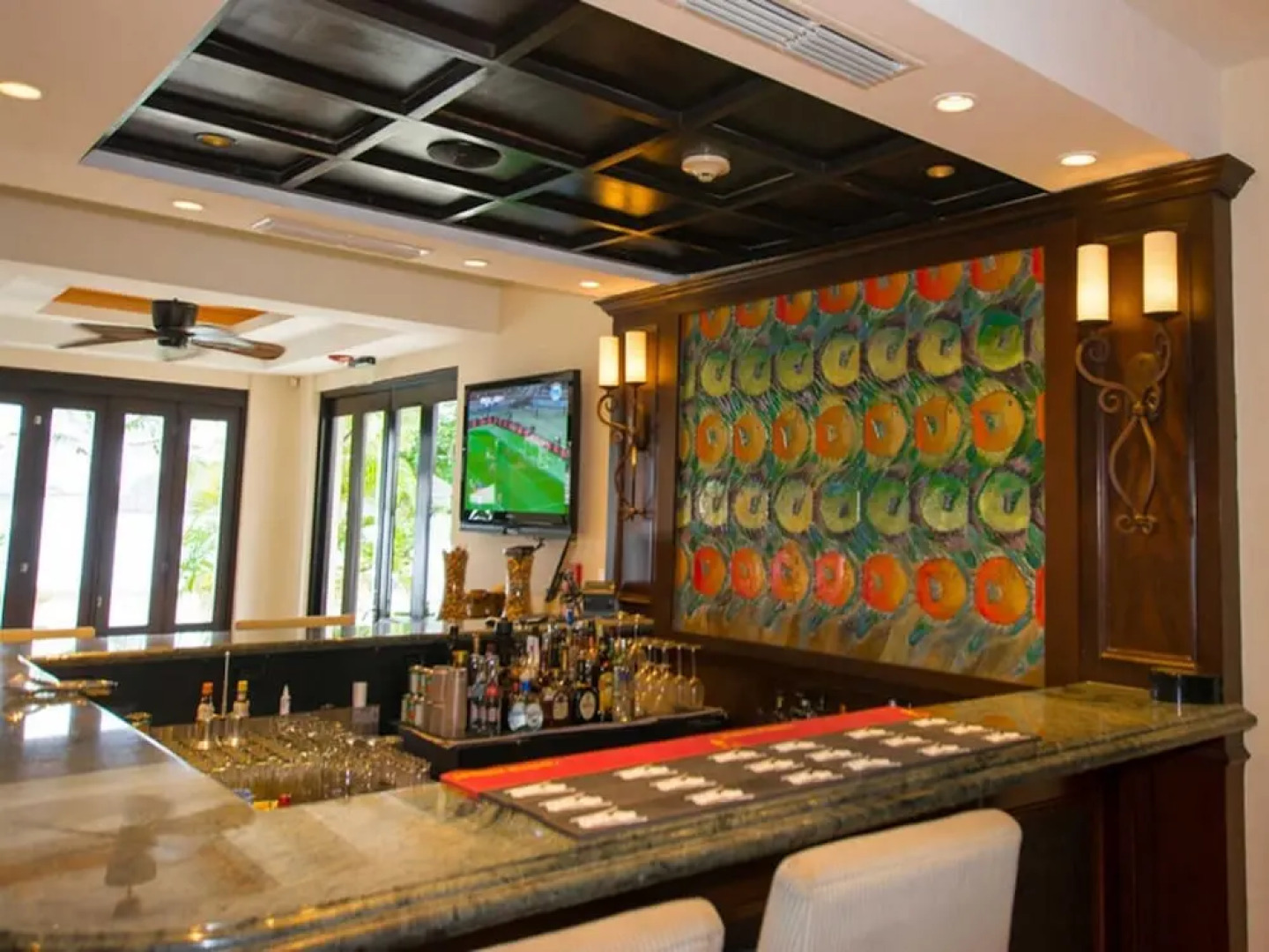 Elegant 2-BD Condo with Pool