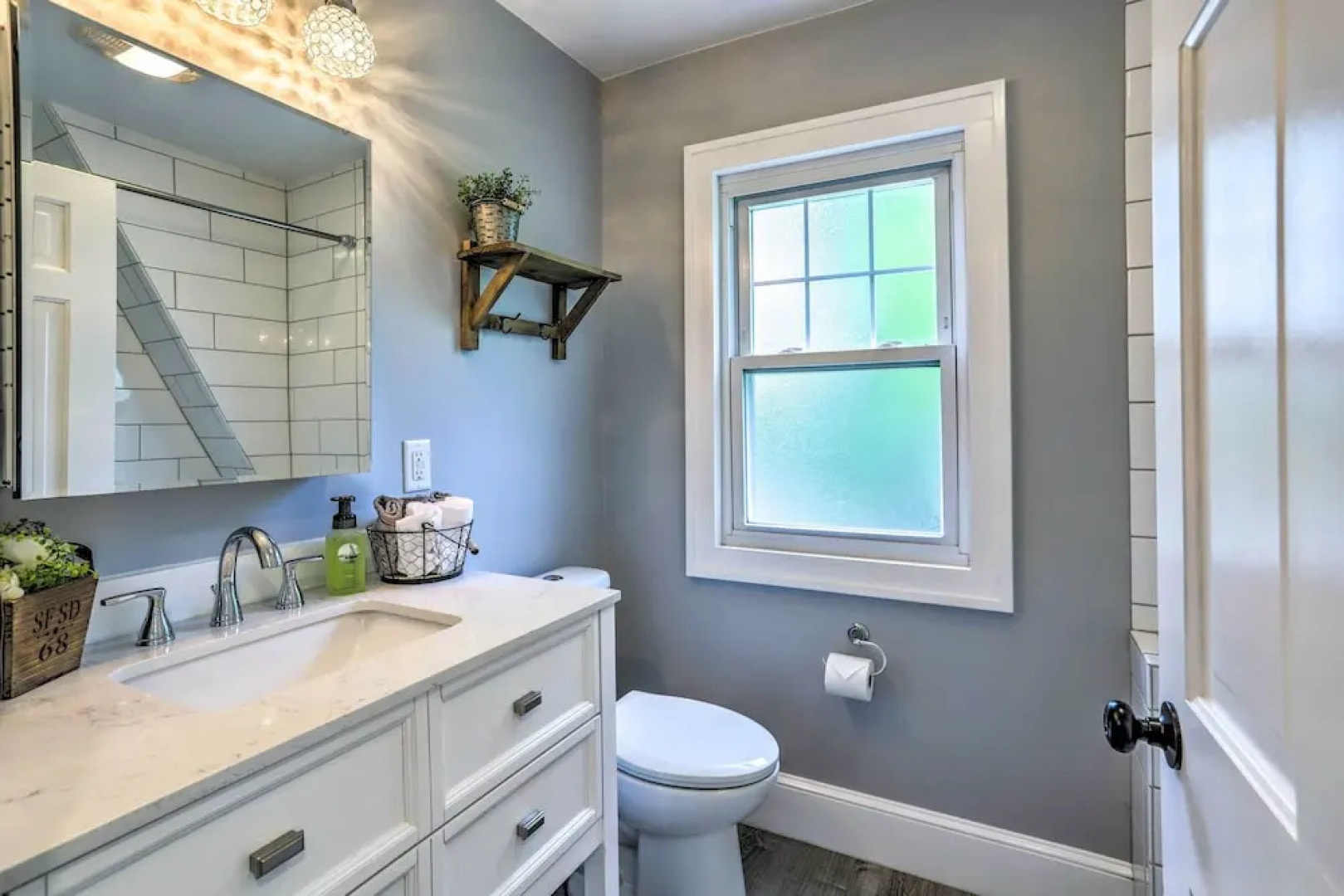 Bright Parma Home w/ Outdoor Space < 10 Mi to Dtwn