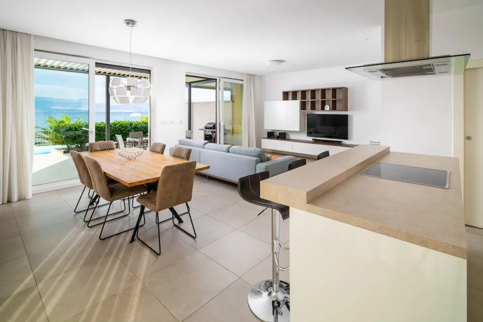 Acadia Beach Villas & Apartments, Slatine