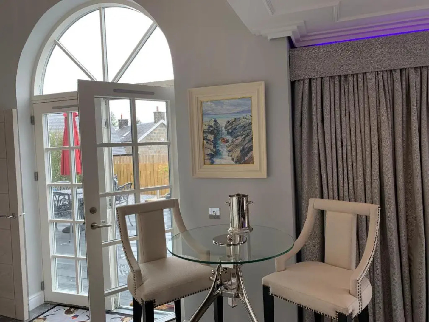 Little Fox Lodge Hideaway Glencoe - 5 Star with Hot Tub overlooking Loch Linnhe