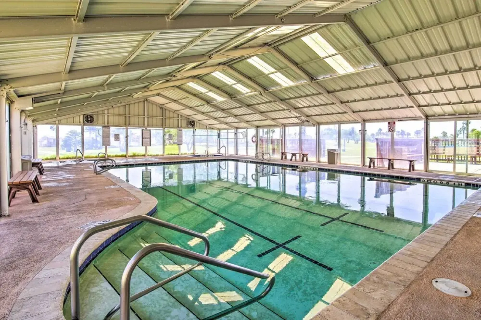 5 Mi to Beaches: Sunny Port Isabel Golf Retreat