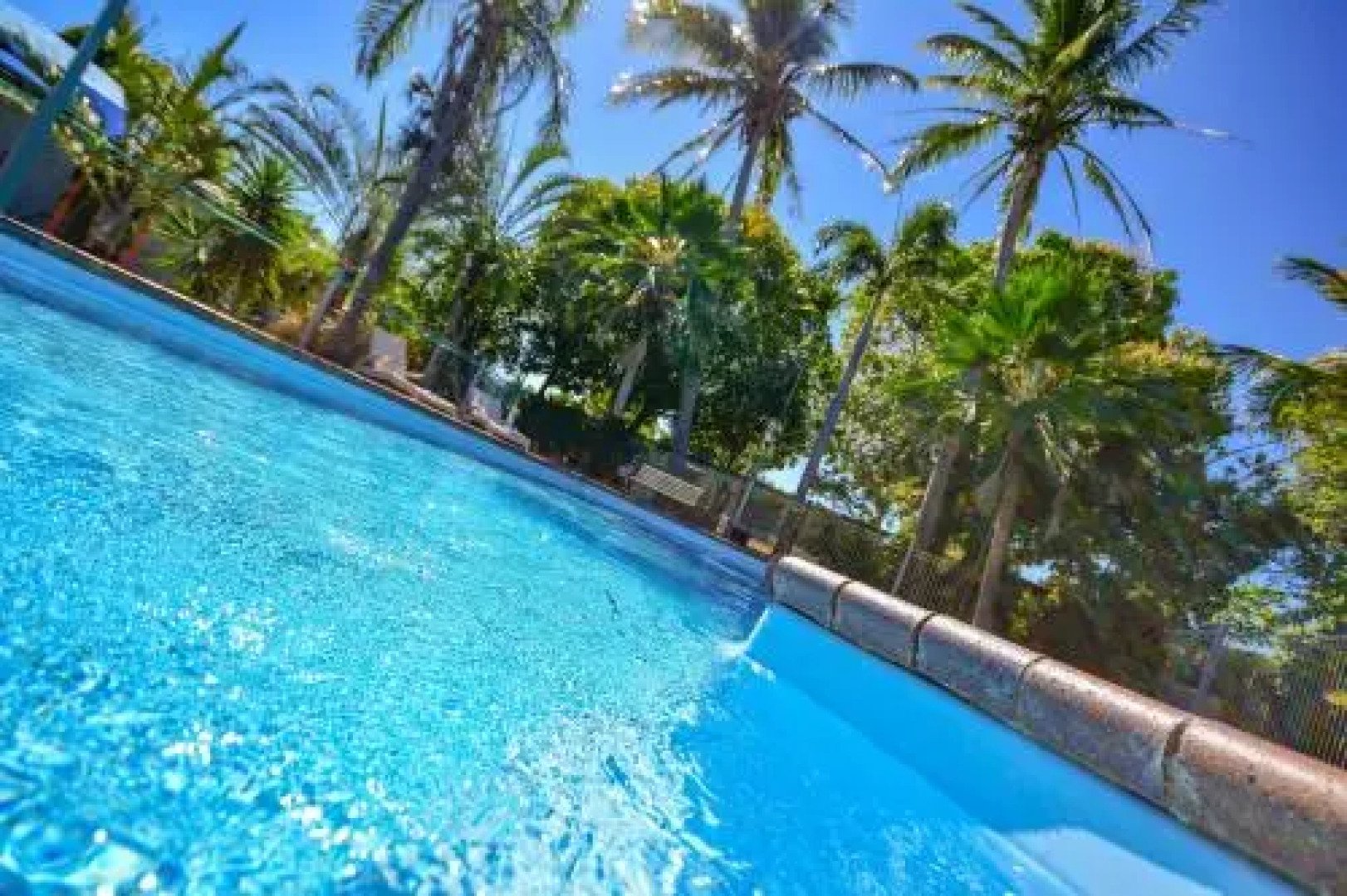 Ash’s Holiday Units