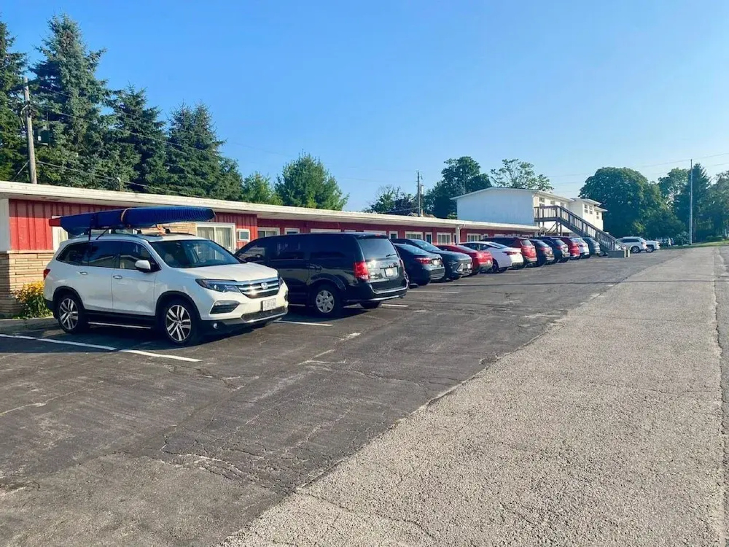 Maple Leaf Inn & Suites