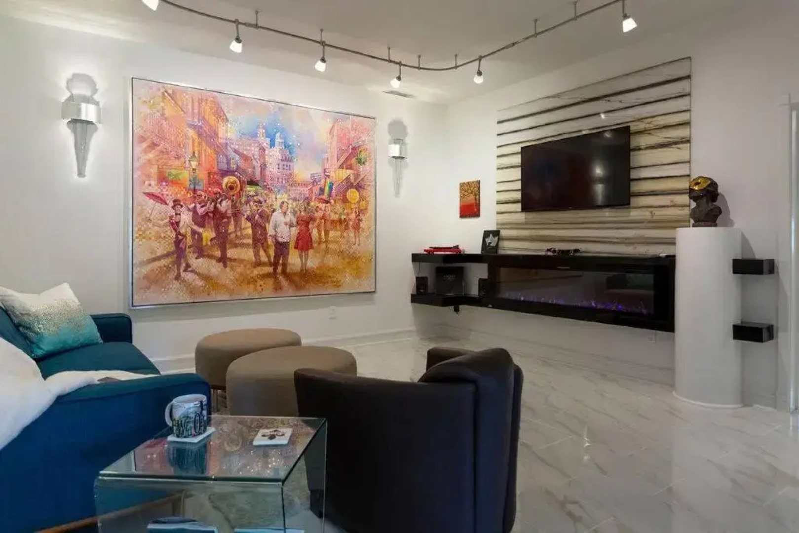 Private Luxury Suite with Hot Tub Downtown Eureka Springs
