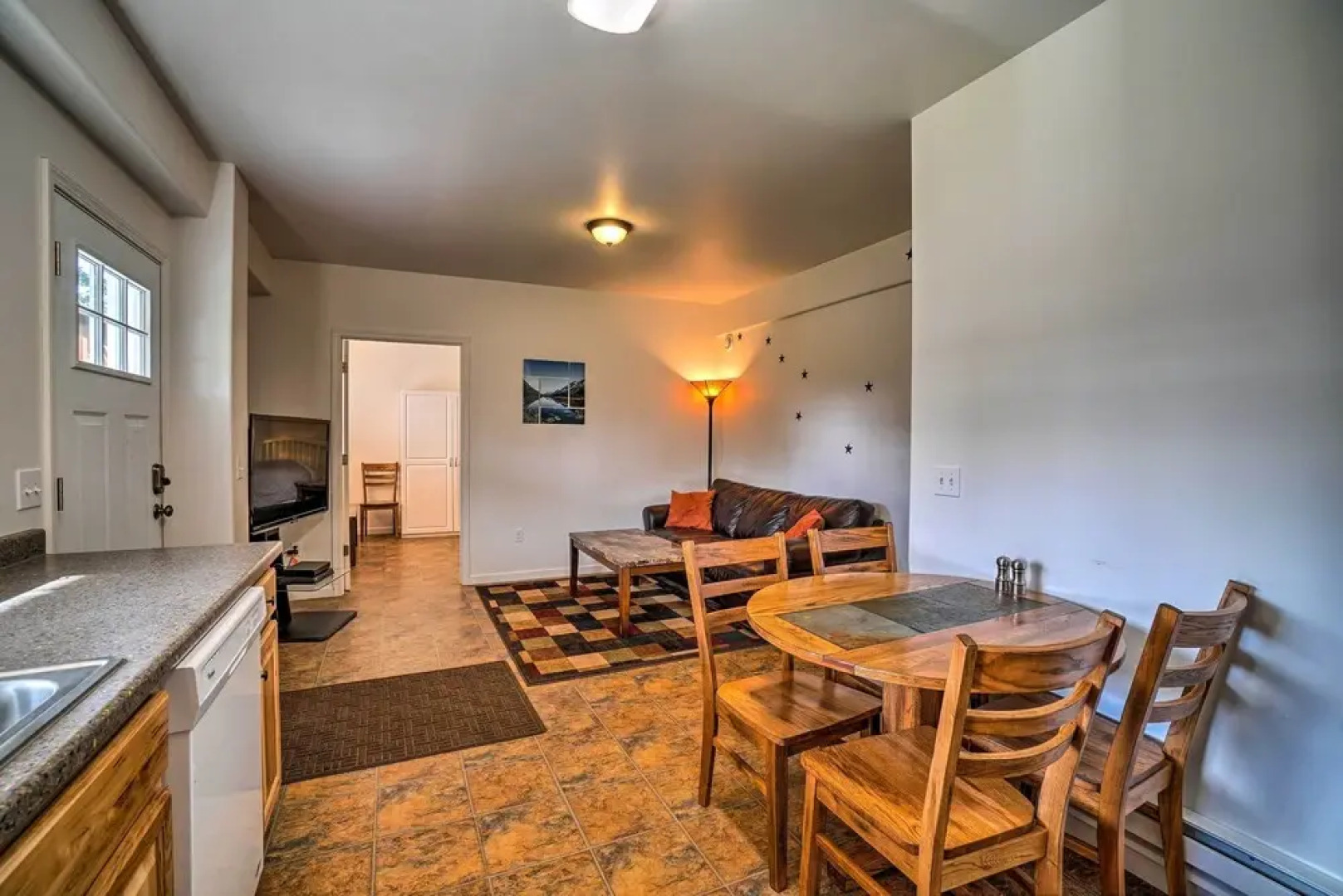 Family Retreat ~ 8 Mi to Downtown + Bishops Beach!