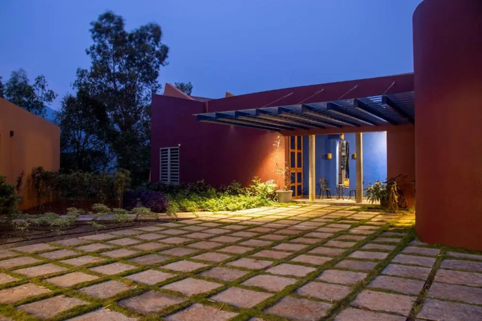 SaffronStays Solasta, Mulshi - Infinity Pool Villa with Mulshi DAM Views