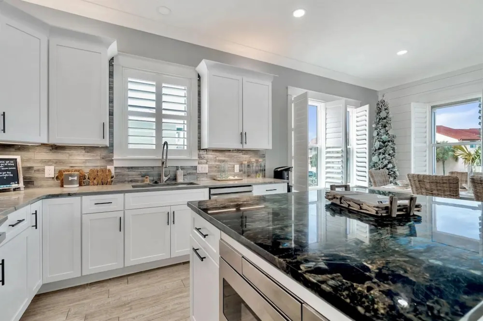 Casamigos 6 Bedroom Home by RedAwning