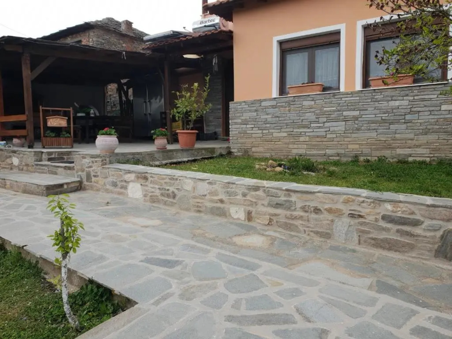 Mavridis House