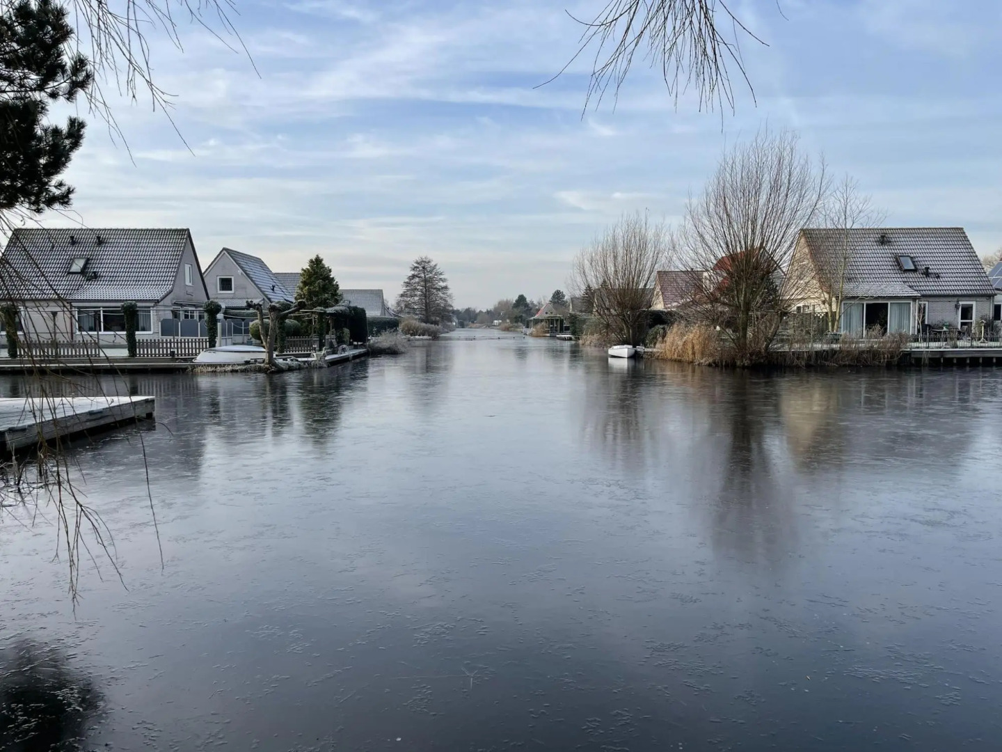 Comfy Bungalow With a Dishwasher, at the Water