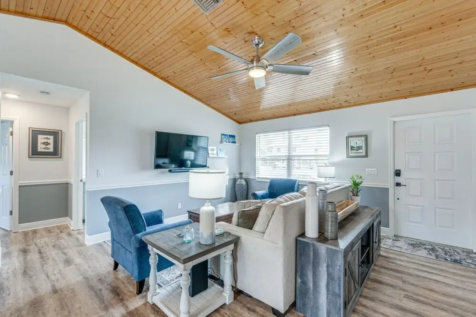 Stylish Bokeelia Home: Deck & Outdoor Dining Area!