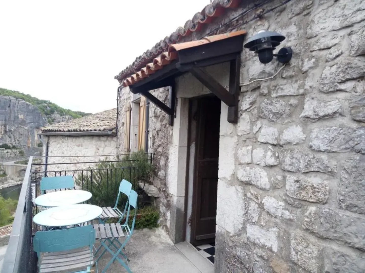 maison pierre et voûte au cœur du village