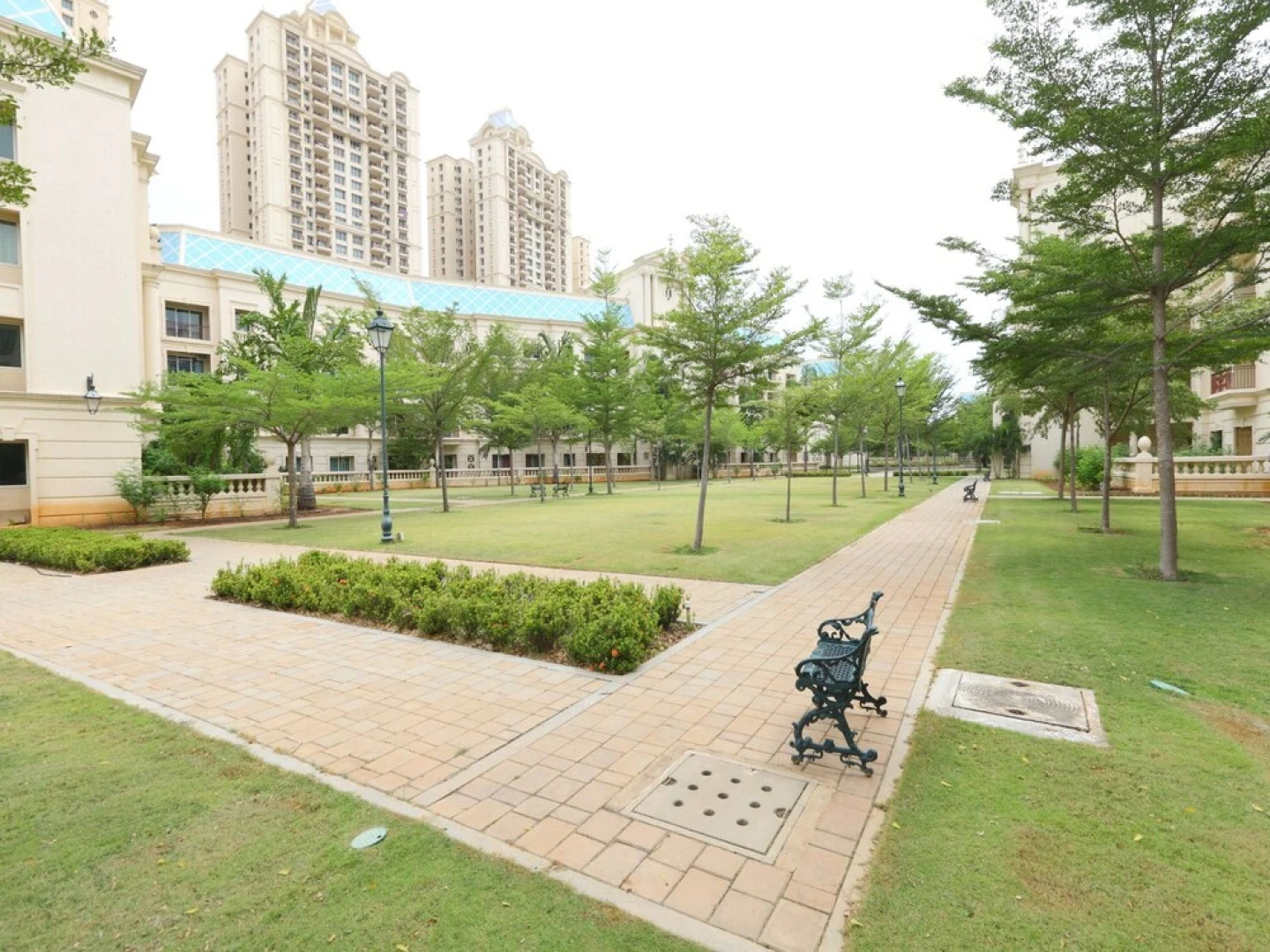 OYO 6954 The Lawns Oragadam