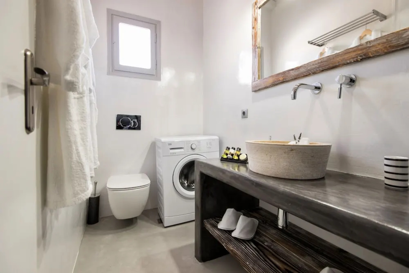 Blue Waves Suites & Apartments