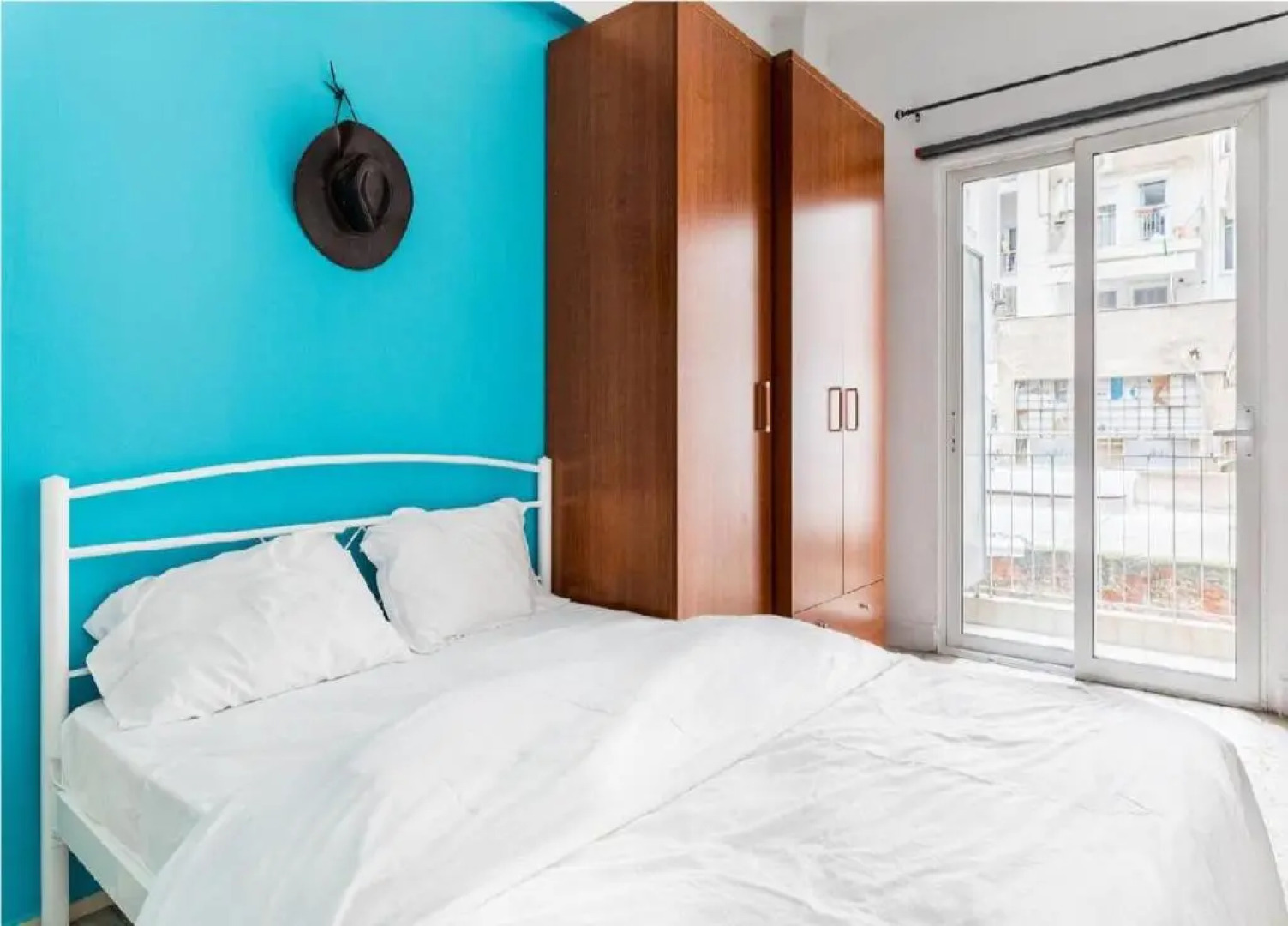 2BD- Perfect Location with square views