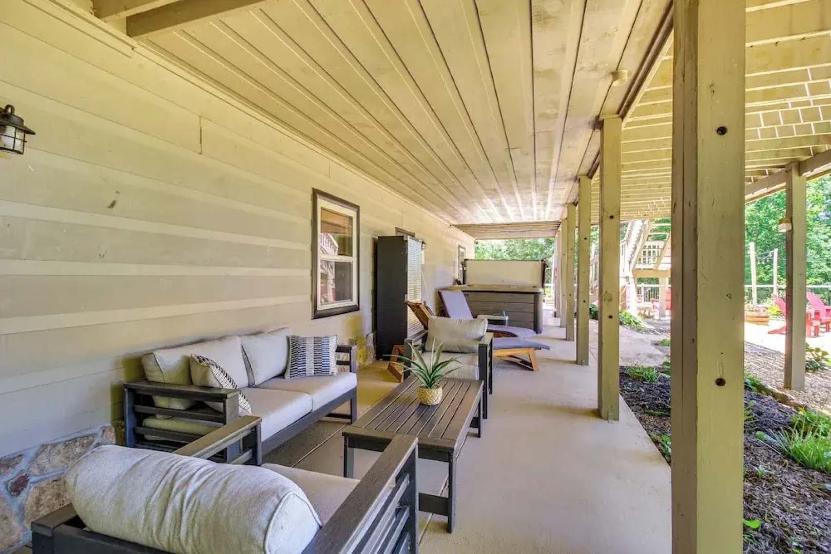 Ellijay Cabin w/ Hot Tub & Mountain Views