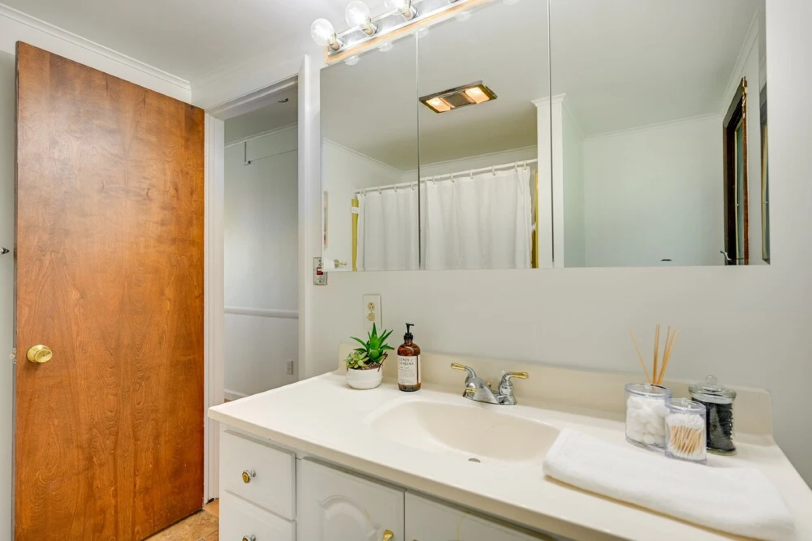 Stunning Au Gres Retreat w/ Grill < 1 Mi to Marina