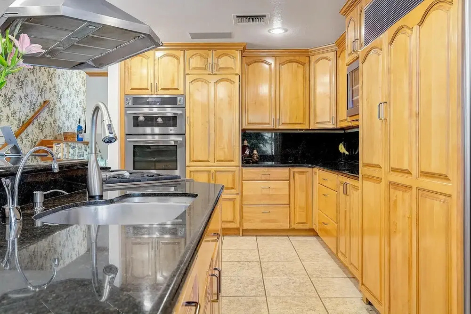 Stunning One of a Kind Tropical Zen Paradise!