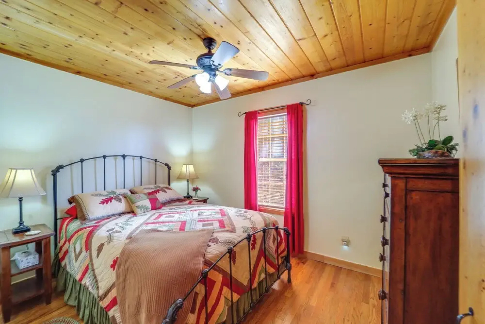 Secluded Lenoir Cabin: 4 Mi to Dtwn Blowing Rock